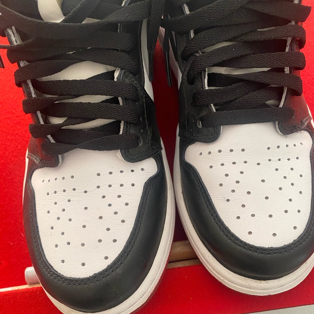Air Jordan 1 Black Toe